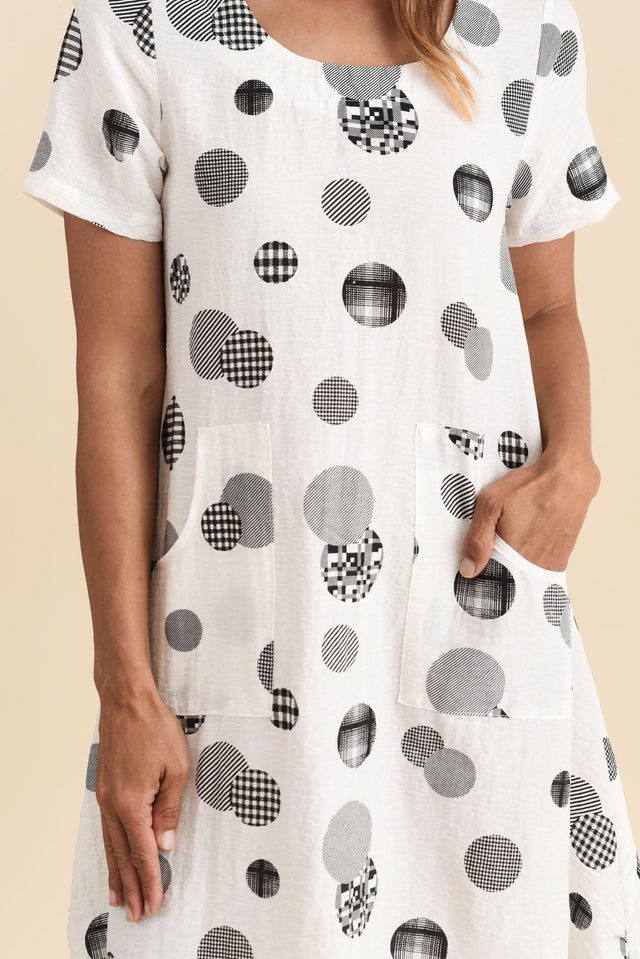 alt text|model:Cara image 6