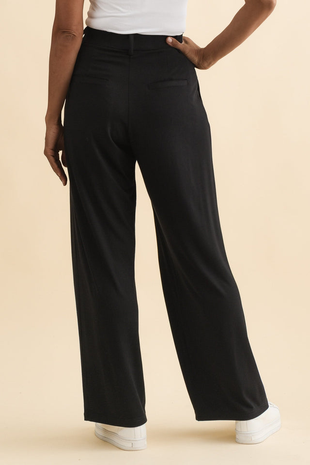 alt text|model:Cara image 4