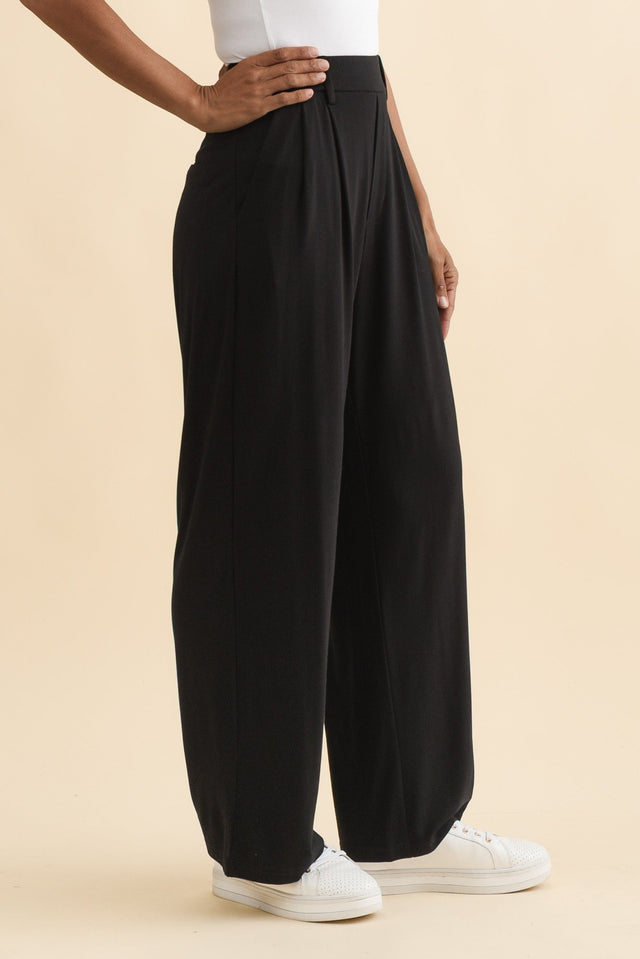 alt text|model:Cara image 3