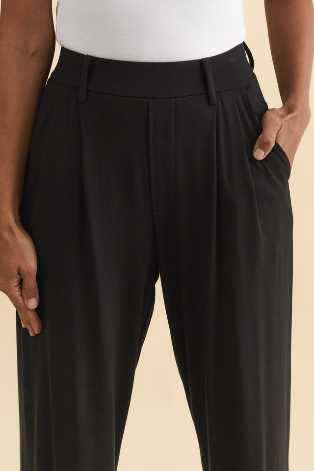Billie Black Bamboo Wide Leg Pants,Brunette model,alt text|model:Cara image 6
