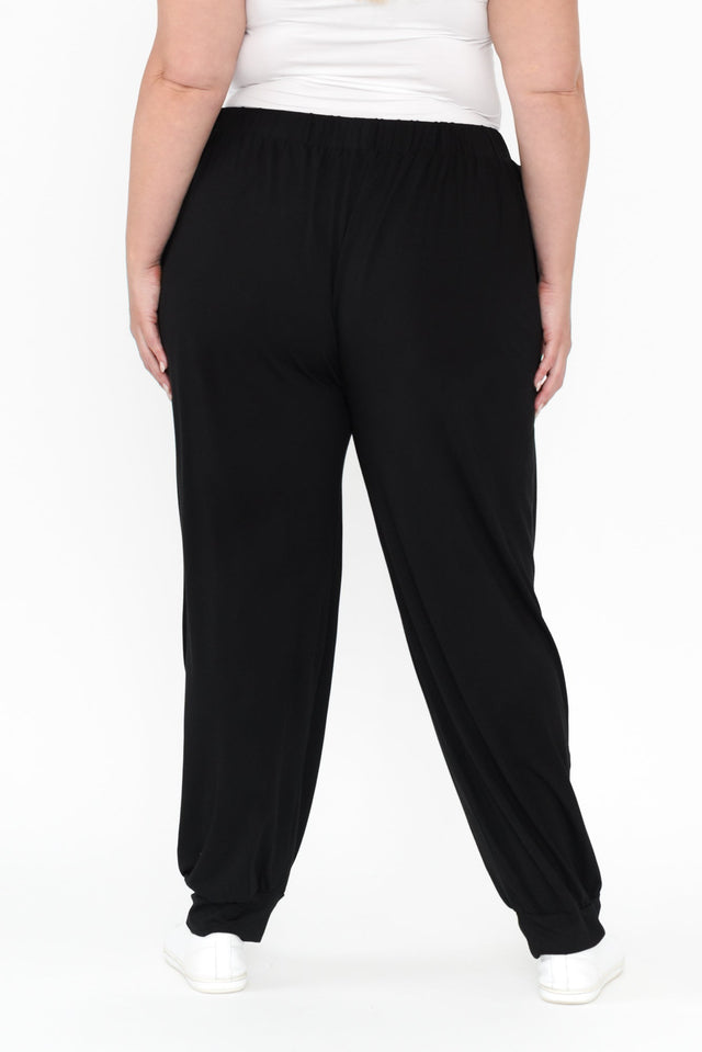 Black Bamboo Everyday Pants,Blonde model,alt text|model:Caitlin image 14