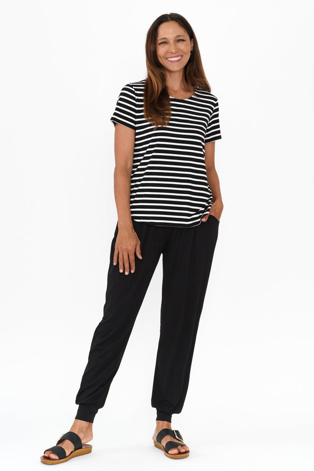 Black Bamboo Everyday Pants,Brunette model,alt text|model:Cara image 7