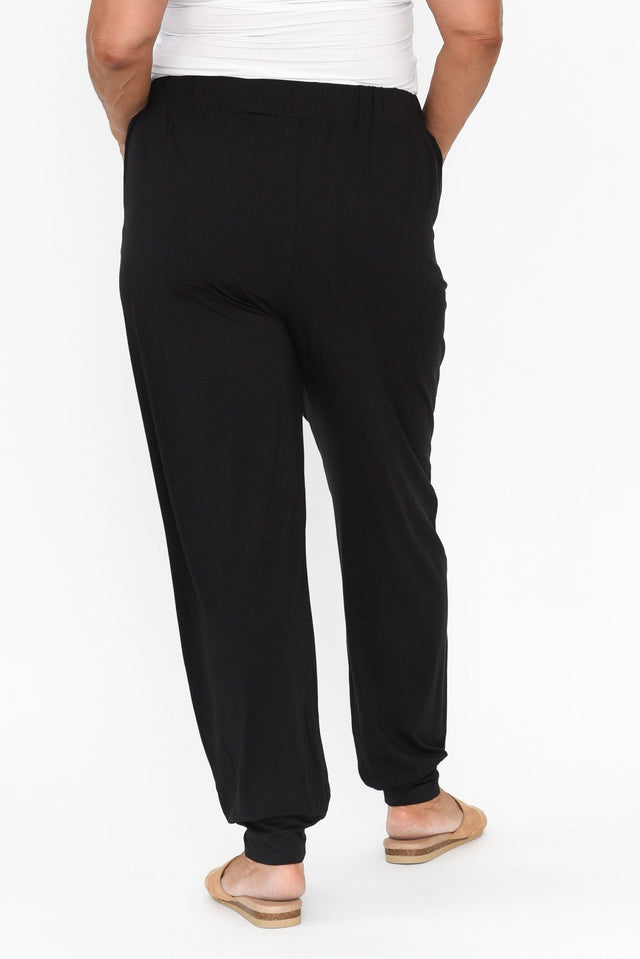 Black Bamboo Everyday Pants,Brunette model,alt text|model:Pilita image 10