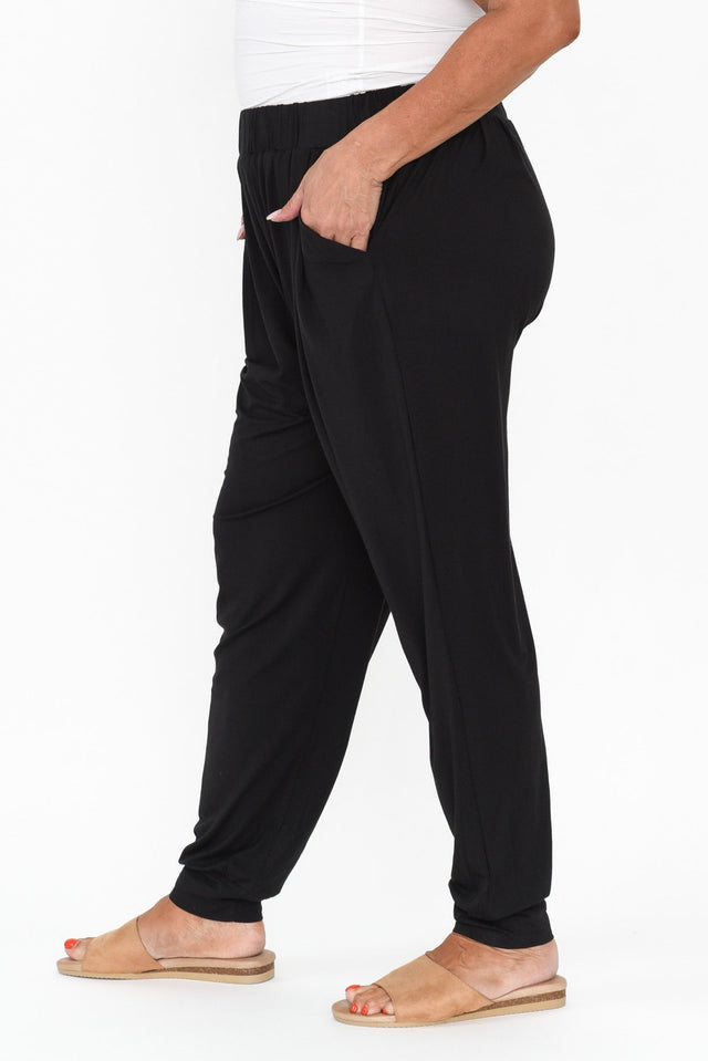 Black Bamboo Everyday Pants,Brunette model,alt text|model:Pilita image 9