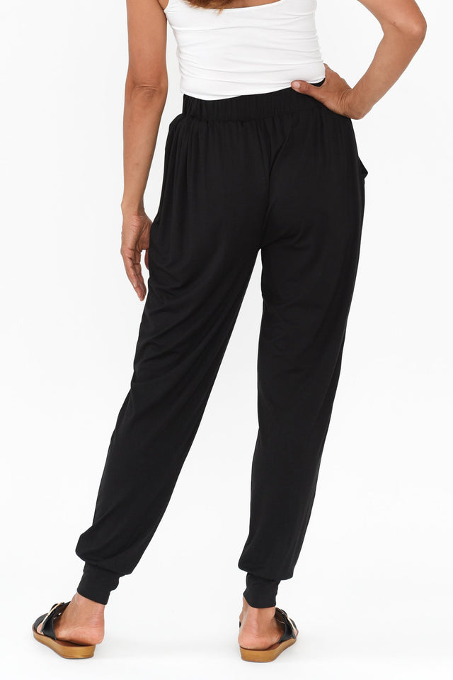 Black Bamboo Everyday Pants,Brunette model,alt text|model:Cara image 5