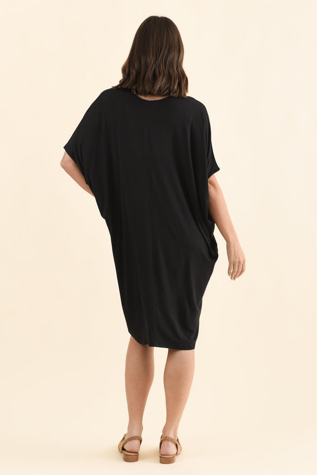 Black Maui Dress,Brunette model,alt text|model:MJ image 4