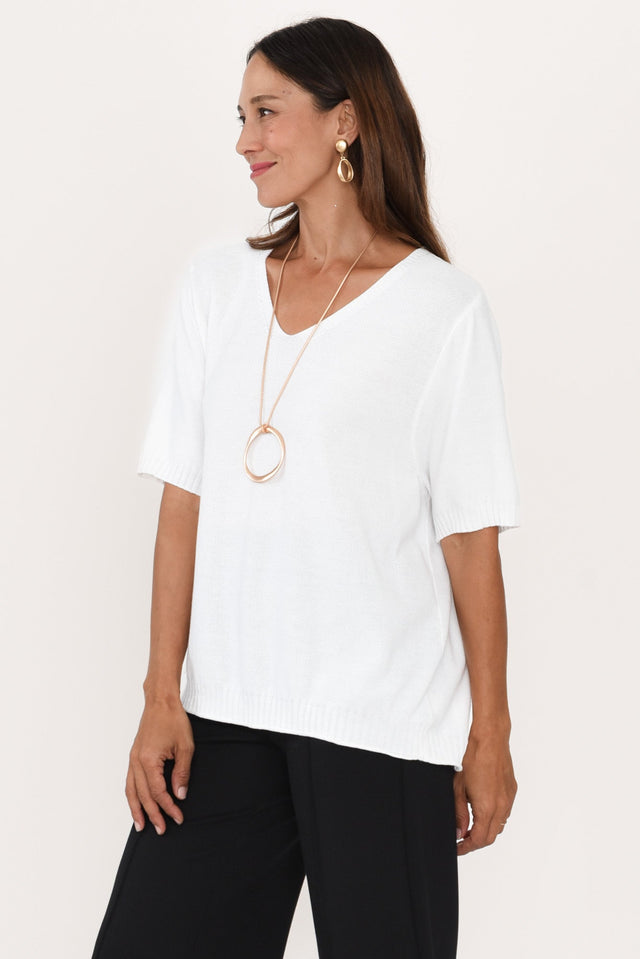 alt text|model:Cara image 4