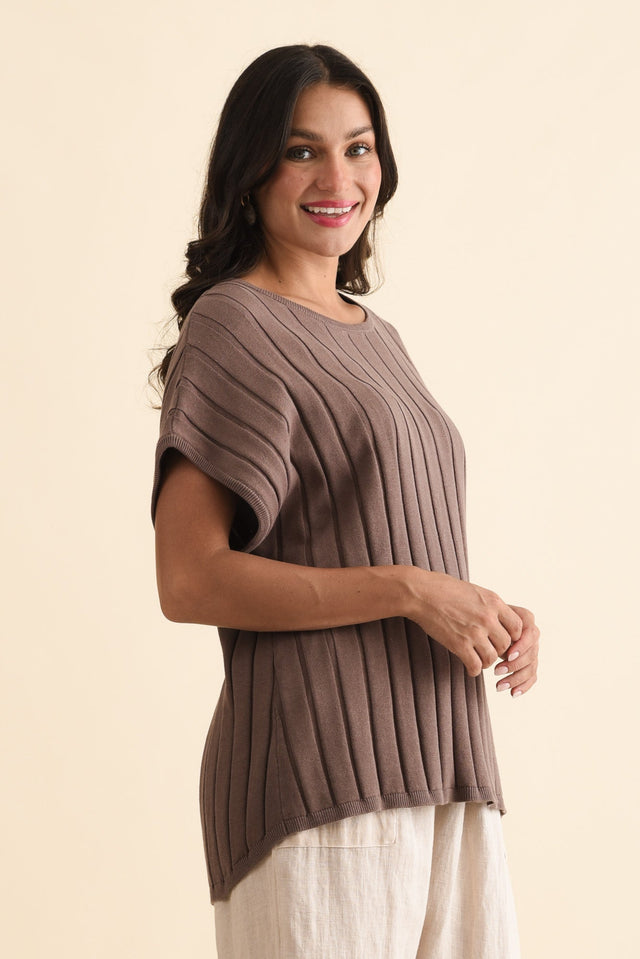 Blake Mocha Cotton Linen Knit Top,Brunette model,alt text|model:Brontie image 5