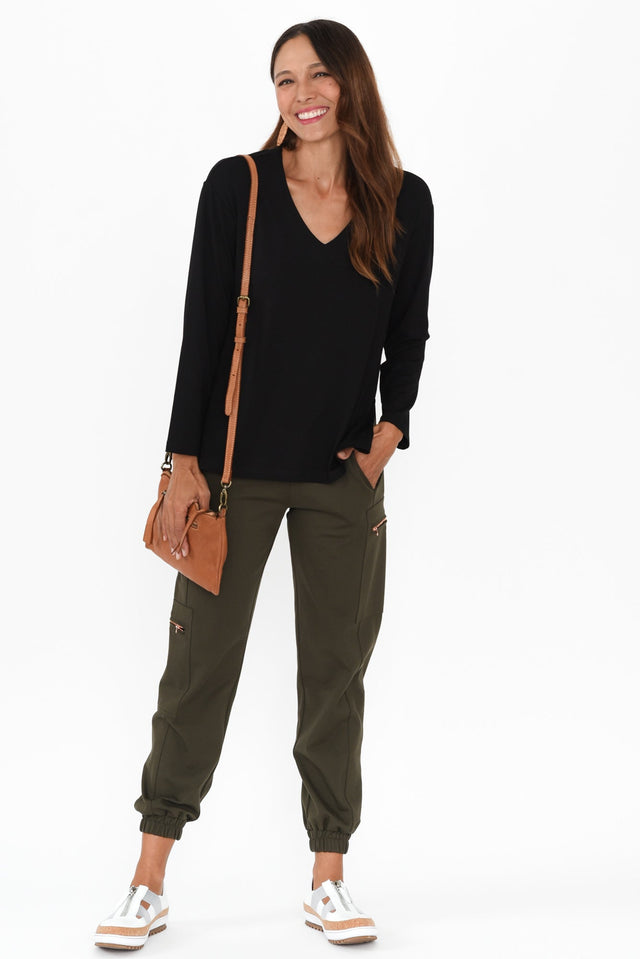 alt text|model:Cara image 3