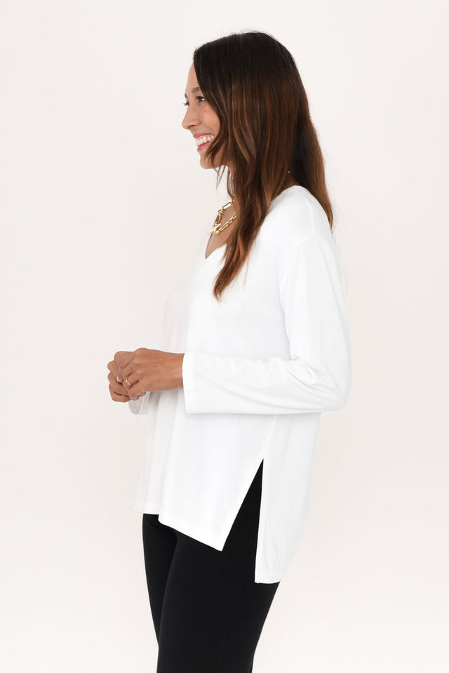 alt text|model:Cara image 4