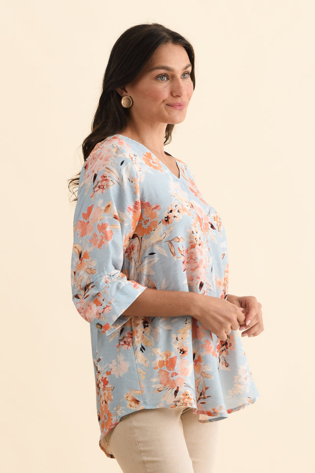 Breanne Blue Garden Button Top,Brunette model,alt text|model:Brontie image 5