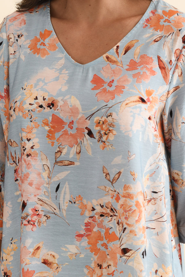 Breanne Blue Garden Button Top,Brunette model,alt text|model:Brontie image 7