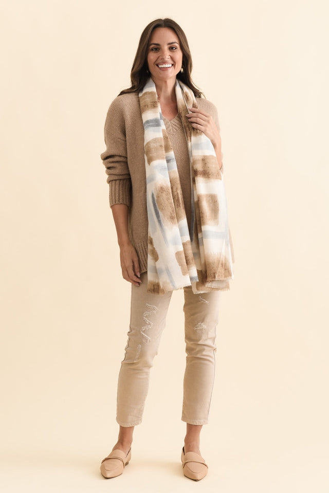 Brilla Natural V Neck Jumper,Brunette model,alt text|model:MJ image 4