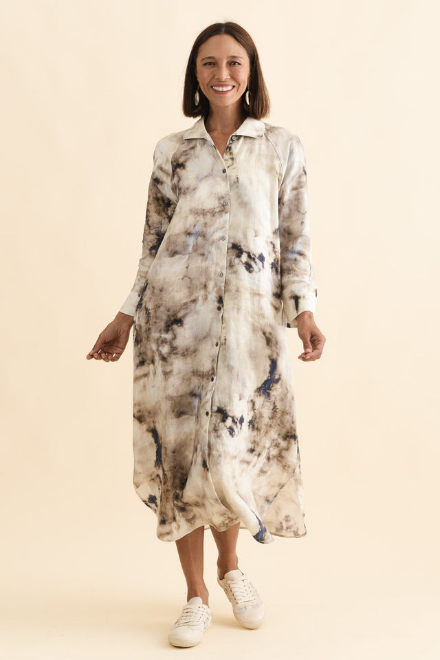 Brylee Taupe Abstract Linen Shirt Dress,Brunette model,alt text|model:Cara image 3