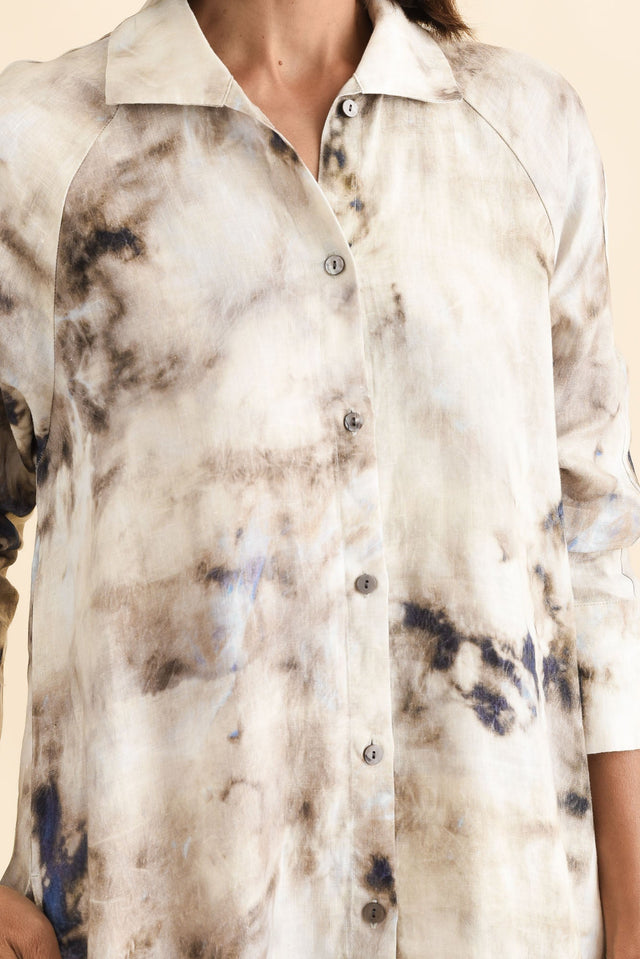Brylee Taupe Abstract Linen Shirt Dress,Brunette model,alt text|model:Cara image 6