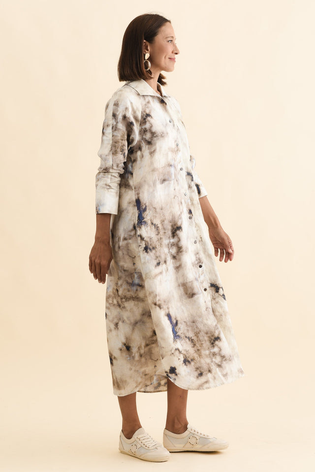 Brylee Taupe Abstract Linen Shirt Dress,Brunette model,alt text|model:Cara image 4