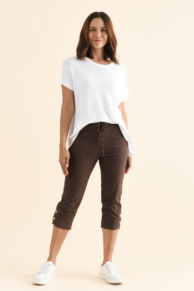 Bulimba Chocolate Cotton Capri Pants,Full Body,Brunette model,alt text|model:Cara image 6