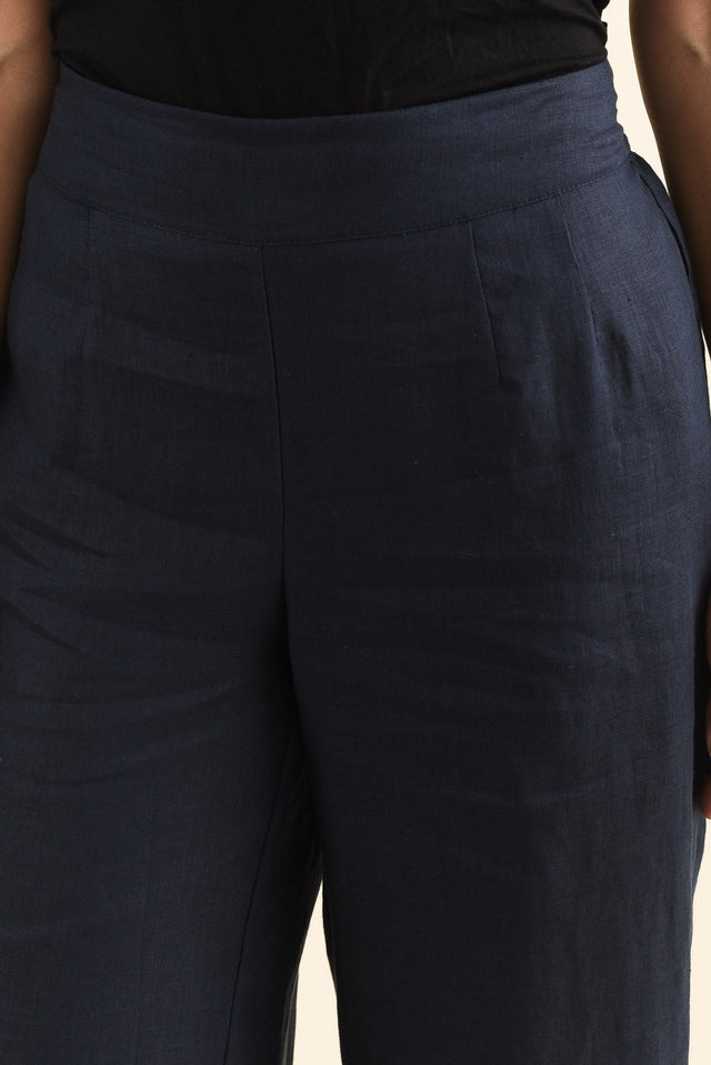 Cady Navy Linen Pants,Detail,Brunette model,alt text|model:Cara image 5