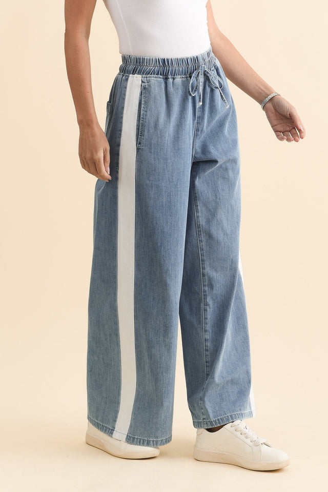 Callie Blue Contrast Denim Jogger Pants,Brunette model,alt text|model:MJ image 4