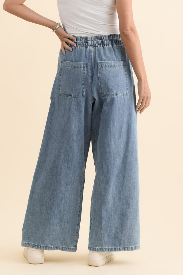 Callie Blue Contrast Denim Jogger Pants,Brunette model,alt text|model:MJ image 5