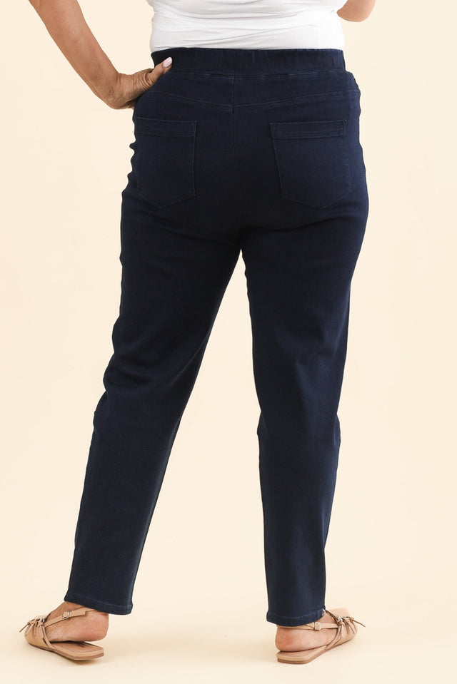Callie Navy Cotton 7/8 Stretch Pants,Brunette model,alt text|model:Pilita image 13
