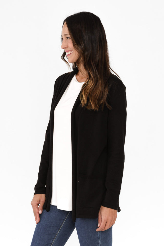 alt text|model:Cara image 4