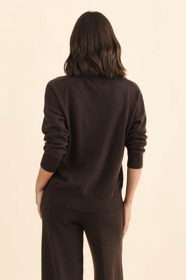 Camila Chocolate Wool Cashmere Jumper,Brunette model,alt text|model:MJ image 5