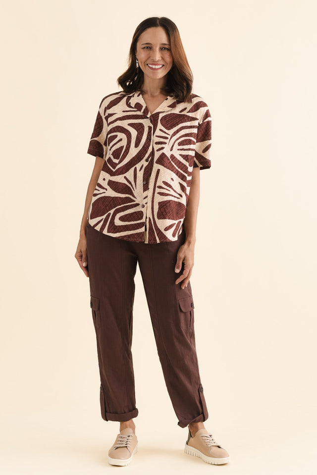 Cara Rust Abstract Cotton Collared Top,Full Body,Brunette model,alt text|model:Cara image 6