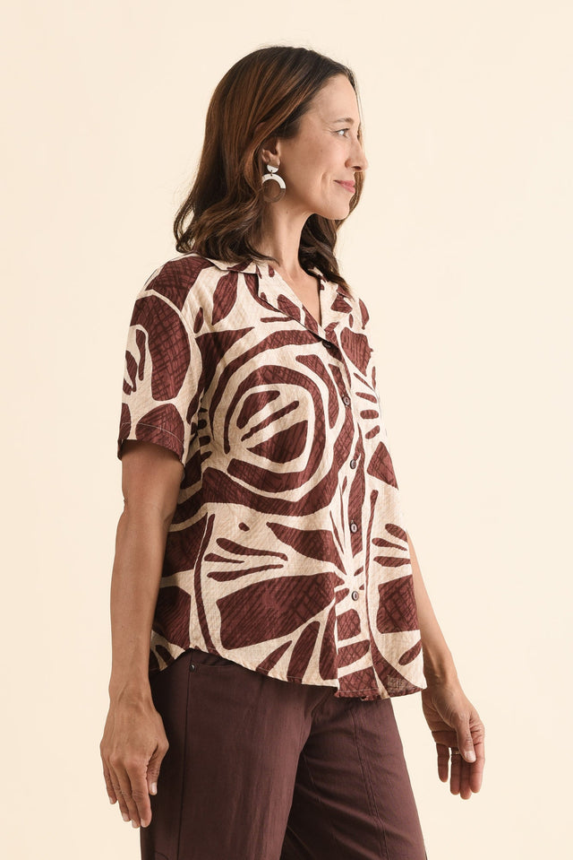 Cara Rust Abstract Cotton Collared Top,Side,Brunette model,alt text|model:Cara image 3