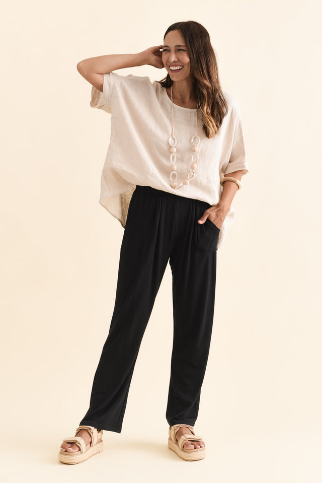 alt text|model:Cara image 3