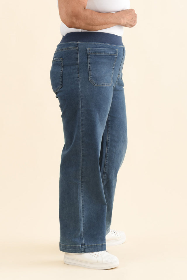 alt text|model:Pilita image 11