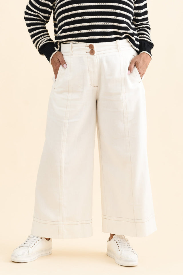 Carsen Cream Wide Leg Jeans,Brunette model,alt text|model:Pilita image 9