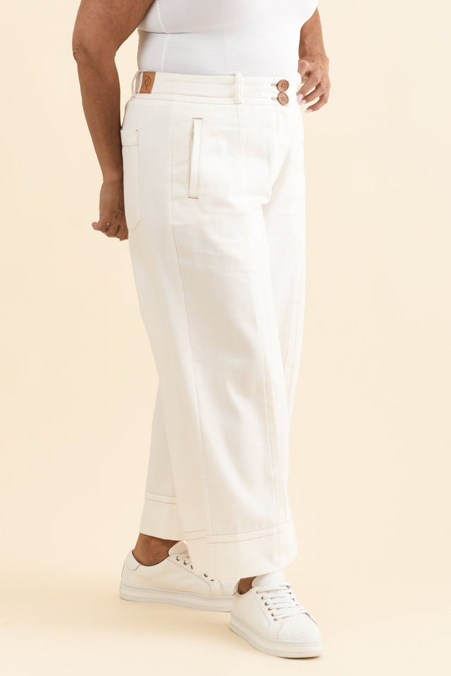 Carsen Cream Wide Leg Jeans,Brunette model,alt text|model:Pilita image 11