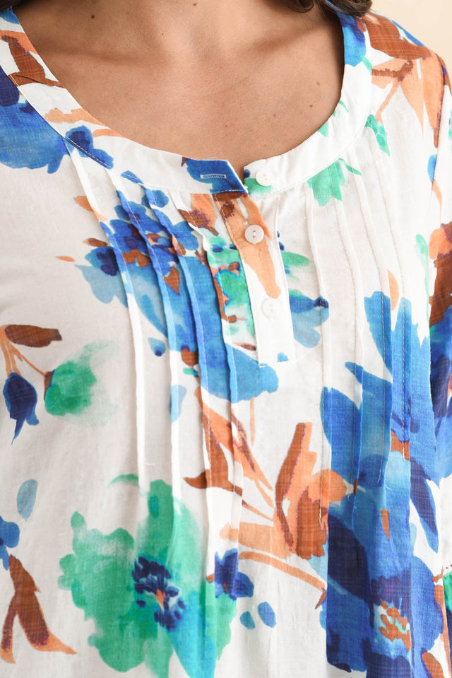 Cassidy Blue Flower Cotton Sleeved Top,Brunette model,alt text|model:Brontie image 7