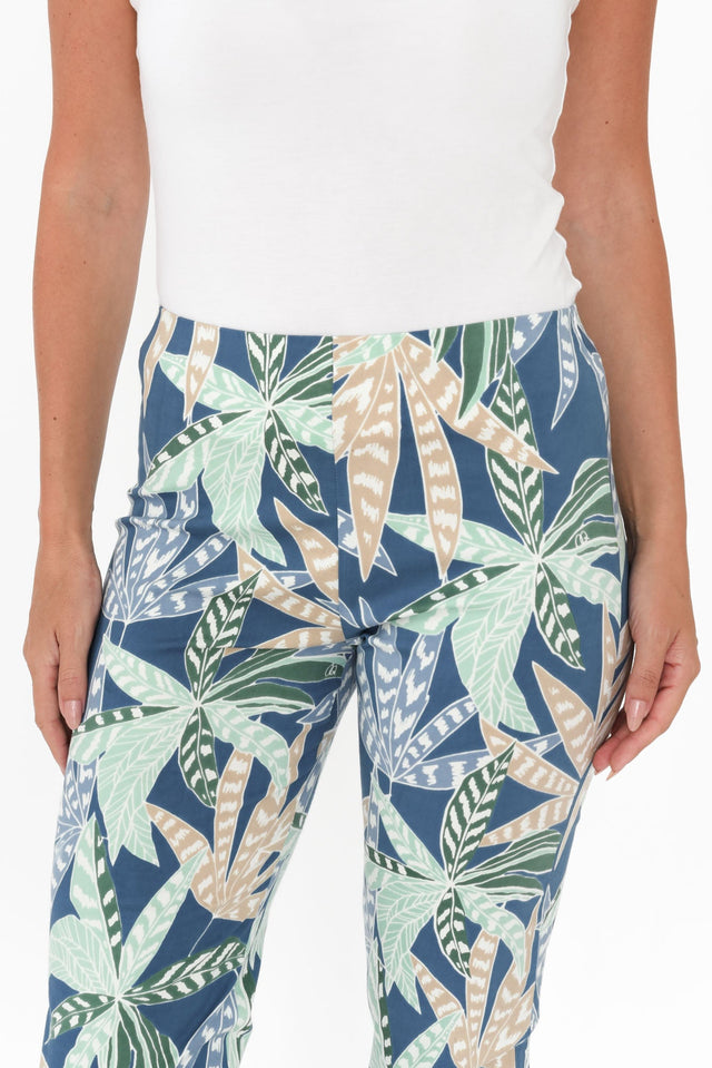 Caven Green Leaf Cotton Capri Pants,Brunette model,alt text|model:MJ image 6