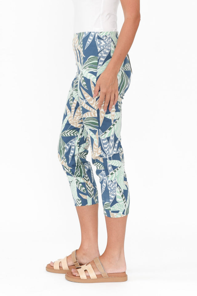 Caven Green Leaf Cotton Capri Pants,Brunette model,alt text|model:MJ image 4