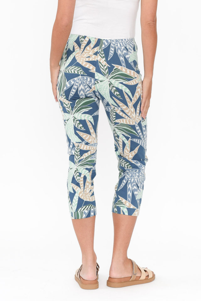 Caven Green Leaf Cotton Capri Pants,Brunette model,alt text|model:MJ image 5