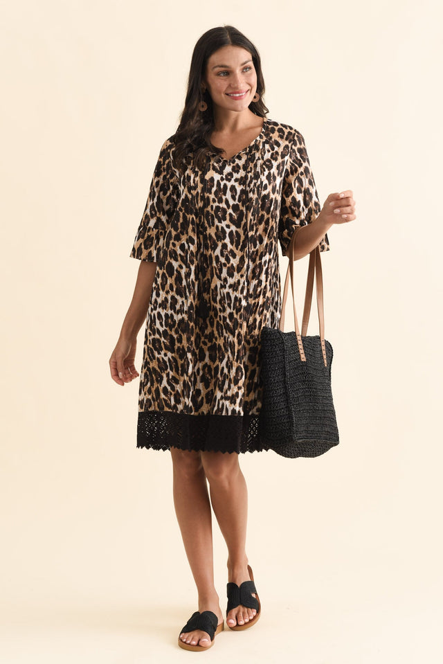 alt text|model:Brontie