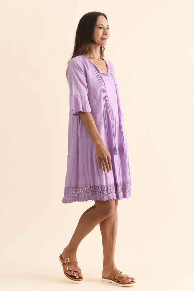 alt text|model:Cara image 4