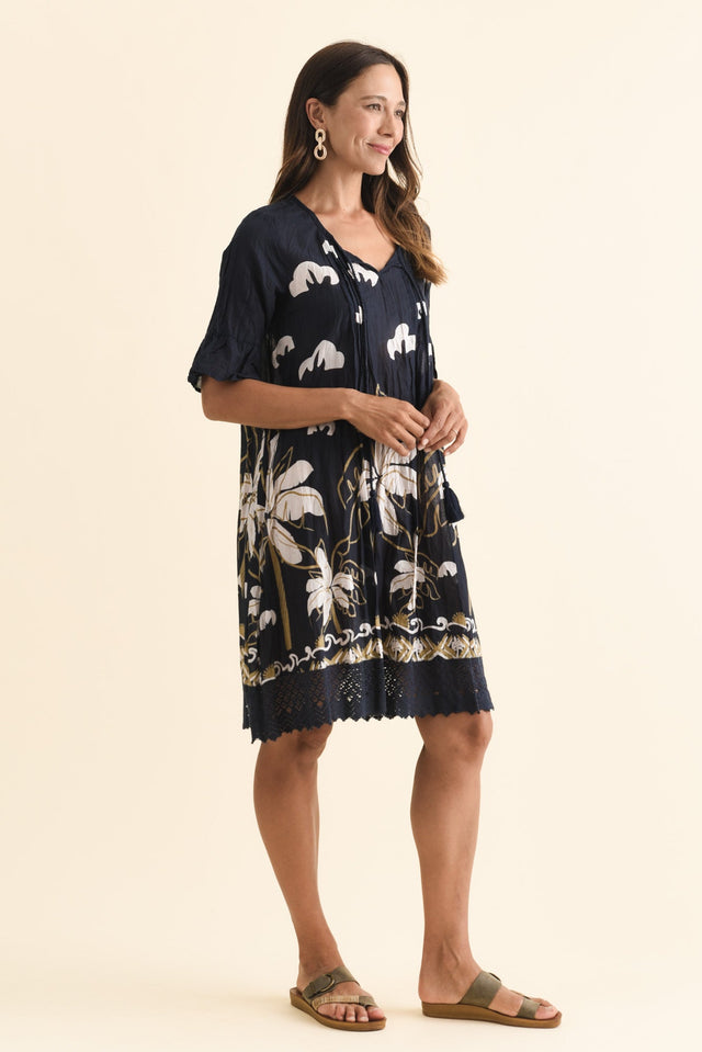 alt text|model:Cara image 4