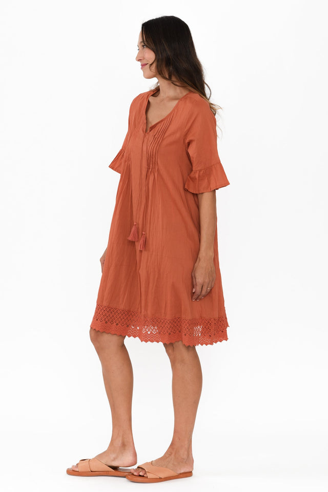 alt text|model:Cara image 4