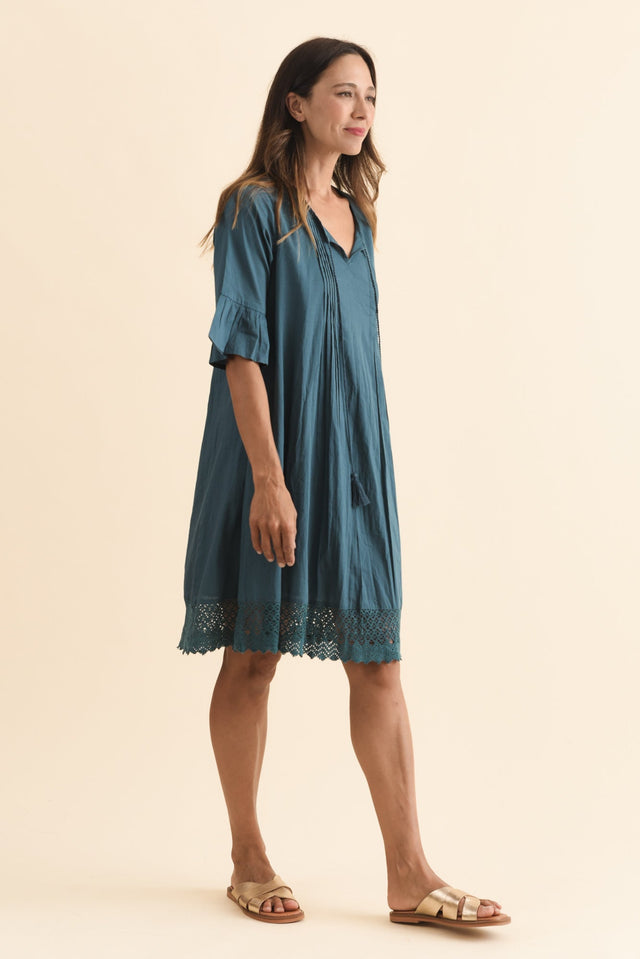 alt text|model:Cara image 4