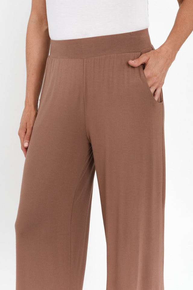 Cedric Chocolate Bamboo Pocket Pants,Brunette model,alt text|model:Elouise image 7