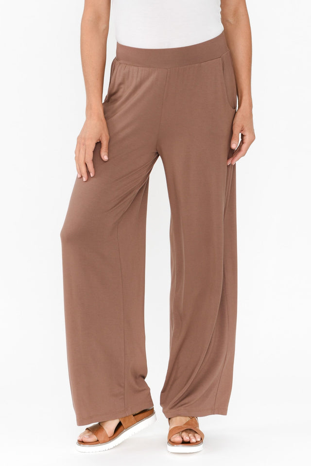 Cedric Chocolate Bamboo Pocket Pants,Brunette model,alt text|model:Elouise image 1