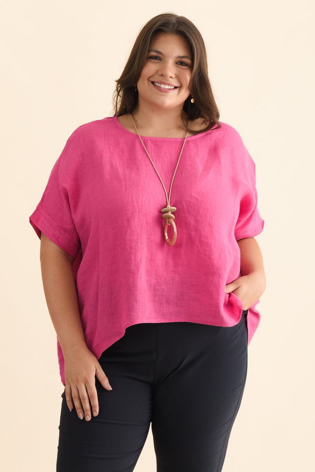 plus-size,curve-tops,plus-size-sleeved-tops,plus-size-linen-tops,alt text|model:Gabby image 9