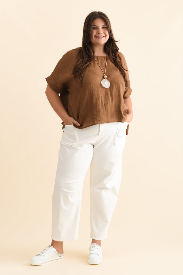 BB Barrel White Jeans,Brunette model,alt text|model:Gabby image 14