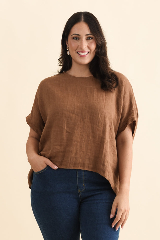 Chaya Mocha Linen Top,Brunette model,alt text|model:Emilia image 9