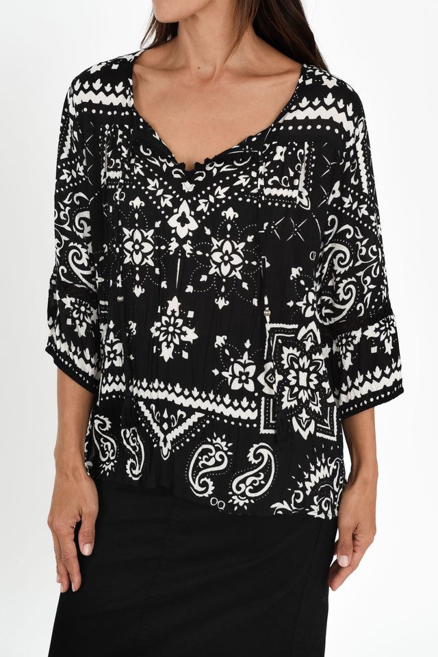 alt text|model:Cara image 6