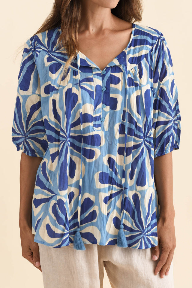 alt text|model:Cara image 6