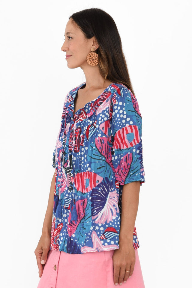 alt text|model:Cara image 4